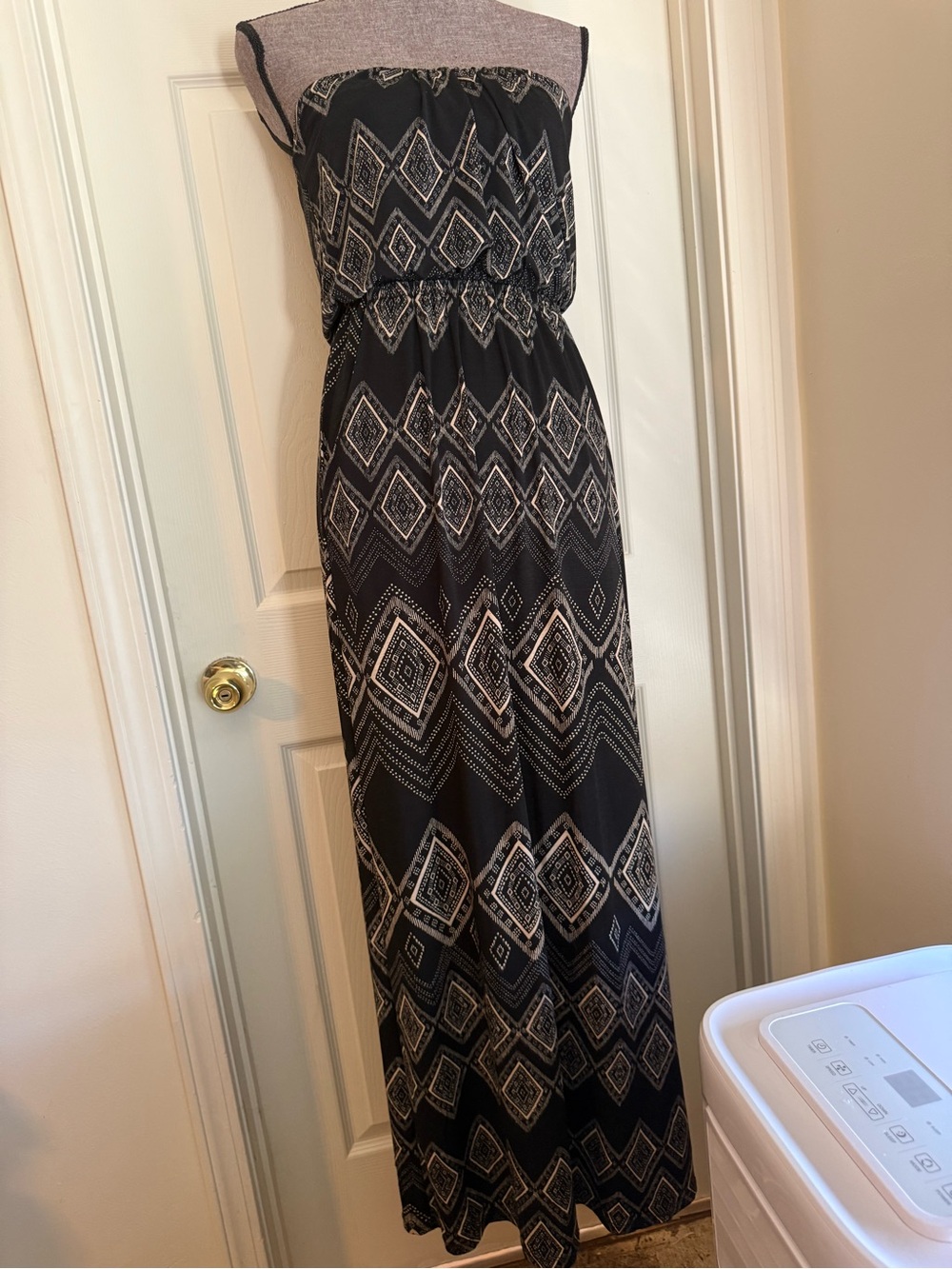 Trixxi Black Strapless Diamond-Print Maxi Dress